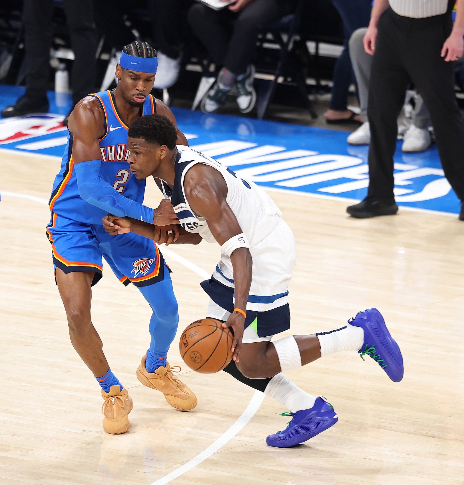 开云娱乐-比尔·西蒙斯：爱德华兹是现役前5 他觉得自己比亚历山大更强